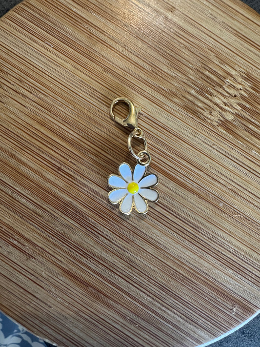 Breloque Décorative Classeur – Fleur Blanche